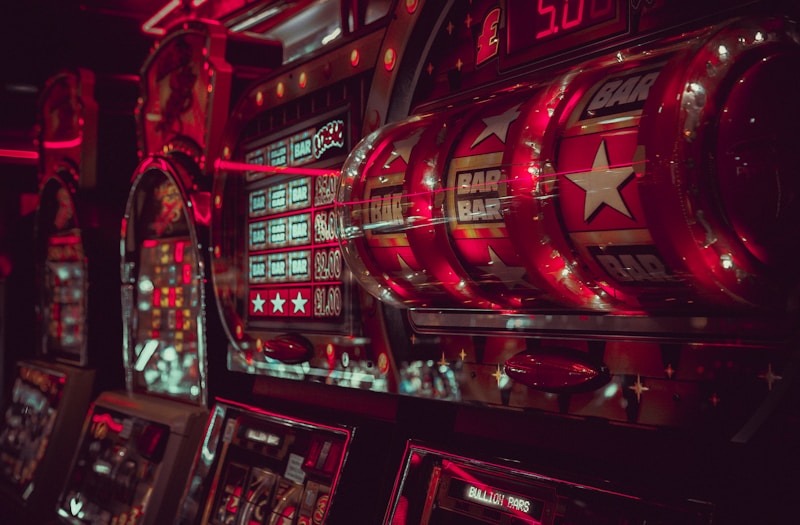 A comparison chart showing the benefits of non-GamStop casinos versus UKGC licensed casinos